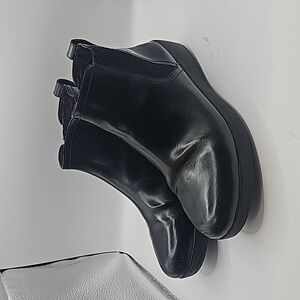 Fit flop slip on booties size 8 black